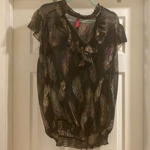 Pure Energy Short Sleeve Ruffle Feather Print Blouse Size 2 (18/20)